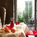 فندق Le Petit 4*