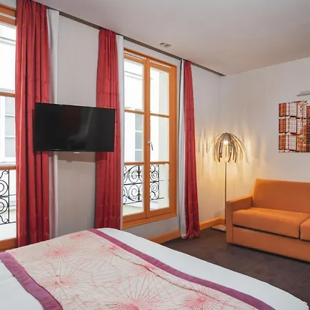 ル プティ ホテル パリ