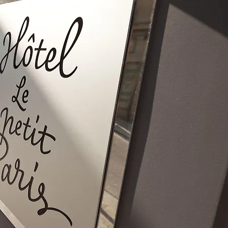 Le Petit Hotel Paříž